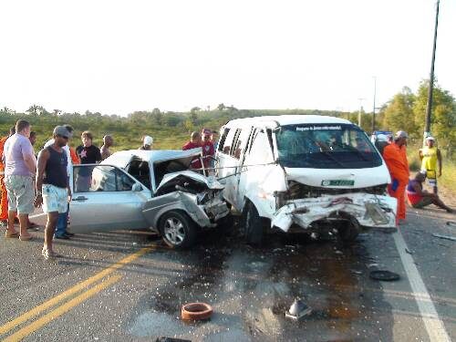 Colisão envolvendo Gol e Topic mata idoso em Muritiba