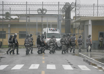 Com informação de um detento morto, Batalhão de Choque invade presídio