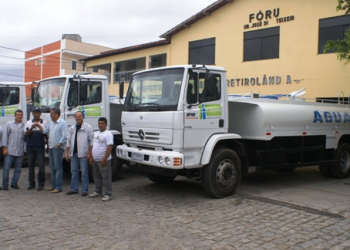 Prefeitura de Retirolândia adquiri três caminhões-pipa