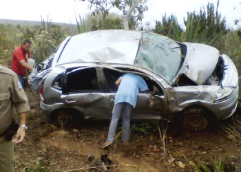 Médica capota veículo na BA 120 trecho Retirolândia/ Coité