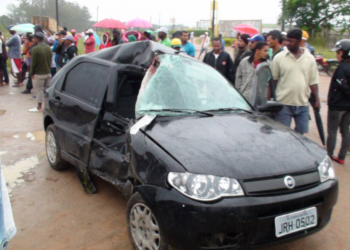 Colisão entre moto Bis e Pálio deixa uma pessoa morta e outras duas gravemente feridas na BR 101