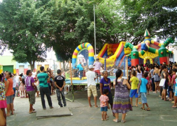 Brincadeiras e muita diversão marcaram o dia das crianças em Quixabeira