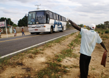 Espantalho as margens da estrada de Serrolândia chama a atenção dos motoristas