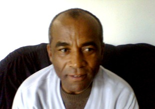 Motorista de ônibus lança livro em Coité