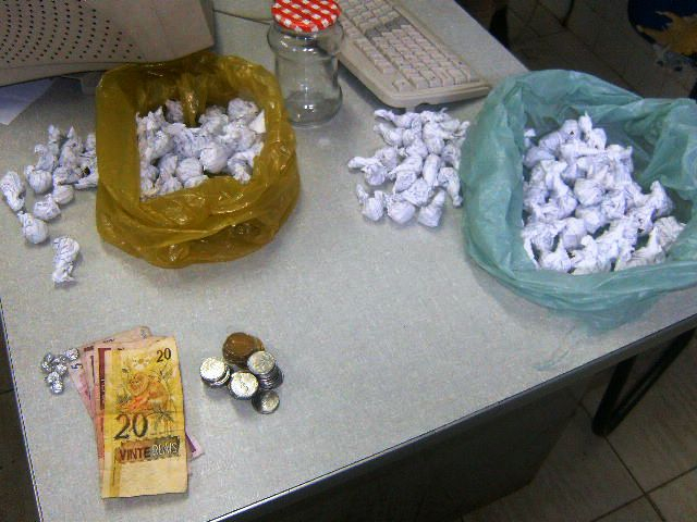 Políciais do 16º Batalhão prende três envolvidos com drogas em Serrinha e Barrocas