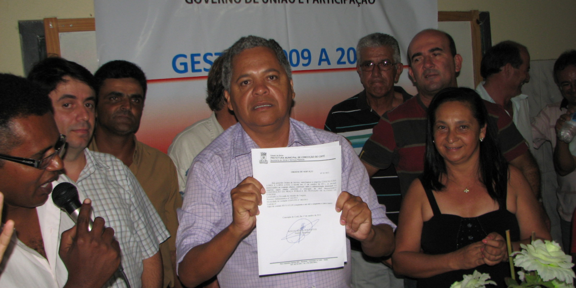 Coité: prefeito Renato Souza assinou ordem de serviço para a construção de praça e calçamento de Altinho da Vargem
