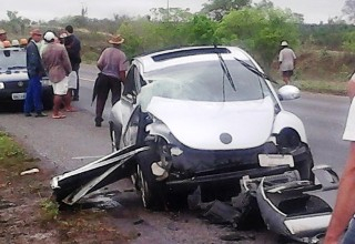 Colisão entre Corola e Fusca mata um e deixa dois gravemente feridos em Gavião