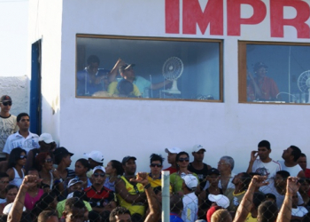 Narrador esportivo passa mal durante a transmissão do jogo Santaluz x Valente