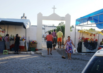 Coiteenses preparam cemitério para a visitação do dia de Finados