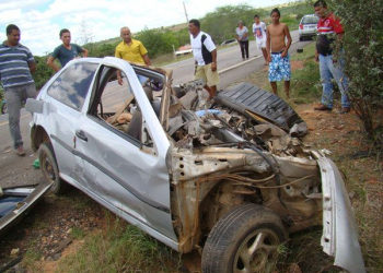 BR 116 – Colisão entre Gol e caminhão mata dois próximo ao Bar Coité