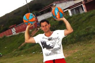 Jogador de Basquete de Baixa Grande entra no Guinness Book (livro dos Recordes)