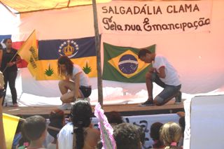 Salgadália – Alunos entram na luta pela emancipação
