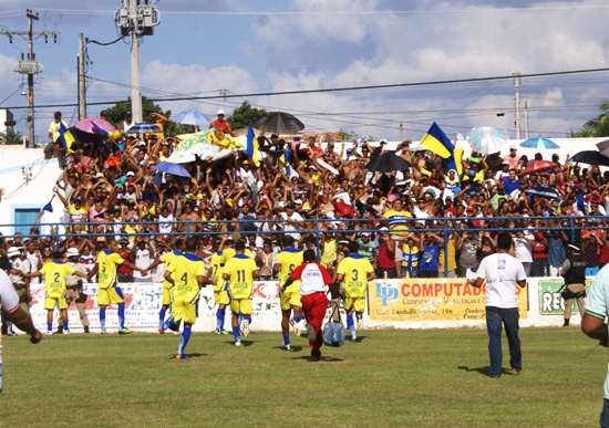 Seleção de Santaluz faz 4 a 0 em Valente e garante vaga na final