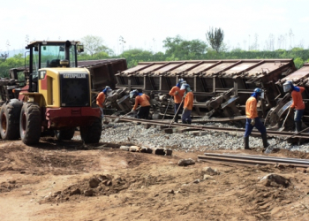 Exclusivo: Trem carregado de brita e betume descarrilha próximo ao povoado de Itareru