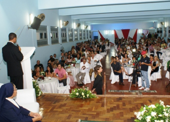 Pessoas que contribuíram com a história foram homenageadas na festa de emancipação