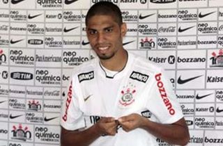 Zagueiro-Wallace-Corinthians-Eduardo-Viana_LANIMA20110106_0096_26