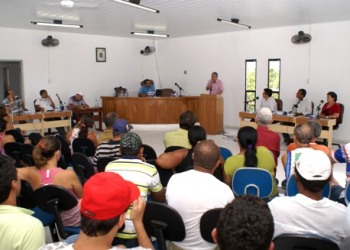 Prefeito apresenta projeto regularizando situação dos terrenos doados na gestão anterior