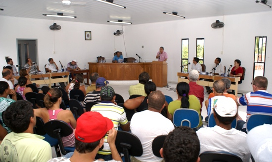 Prefeito apresenta projeto regularizando situação dos terrenos doados na gestão anterior