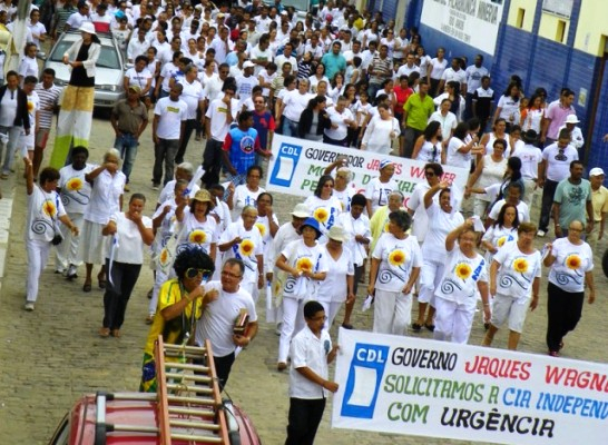 Comerciantes de Morro do Chapéu fecham as portas e saem às ruas pedindo segurança