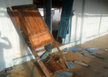 Ichu: público promove quebra quebra em virtude do atraso da dupla Hélio e Junior