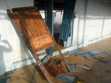 Ichu: público promove quebra quebra em virtude do atraso da dupla Hélio e Junior