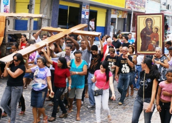 Cruz da Jornada Mundial da Juventude e ícone de Nossa Senhora chegam a cidade
