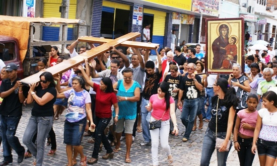 Cruz da Jornada Mundial da Juventude e ícone de Nossa Senhora chegam a cidade