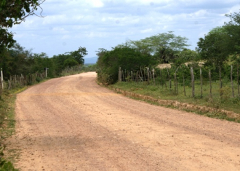 Santaluz – Impasse entre Prefeitura e Yamana deixa estrada sem manutenção e irrita motoristas