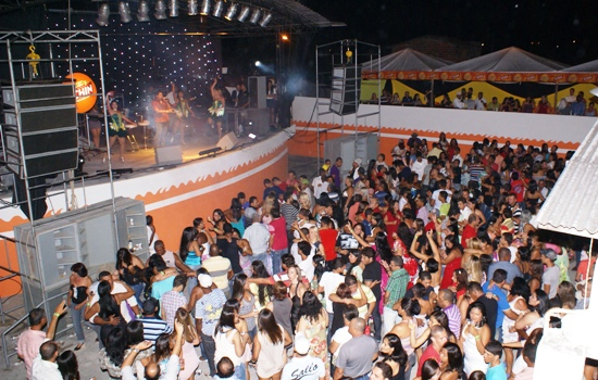Com salão lotado, a seresta mais conhecida do sertão da Bahia festejou vinte anos.Veja o álbum de fotos