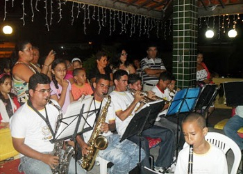 Filarmônica Lira 6 de Agosto levou alegria do Natal
