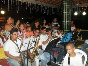 Filarmônica Lira 6 de Agosto levou alegria do Natal