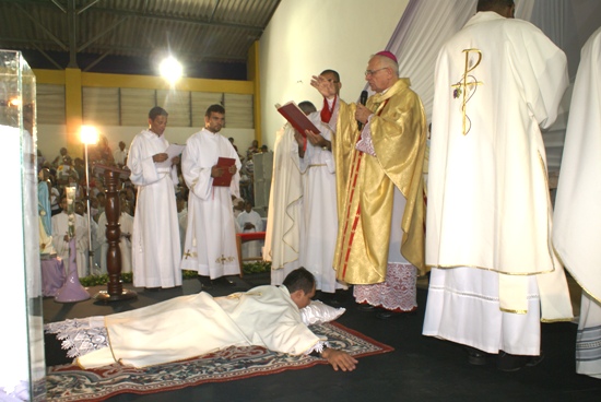 Ordenação do diácono Oldack Filho em Retirolândia - foto-Raimundo Masdarenhas