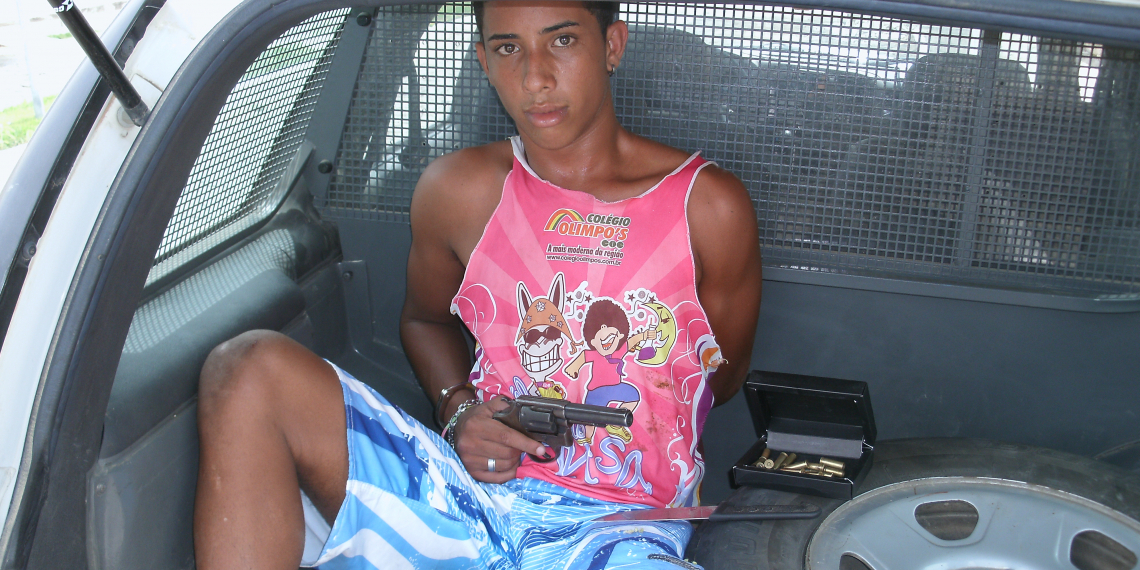 Polícia Militar prende dupla que assaltou mercadinho