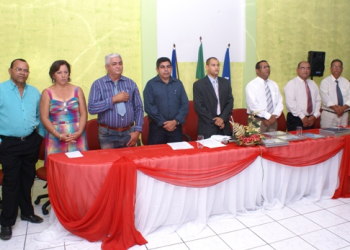 Câmara encerra os trabalhos de 2011 com entrega de títulos de cidadão, honrarias e gabinetes individuais para vereadores