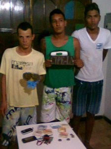 Preso no Jorro três residentes em Serrinha com carro roubado