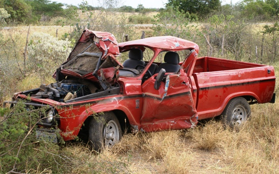 Comerciante de Riachão do Jacuípe perde controle de veículo e invade fazenda