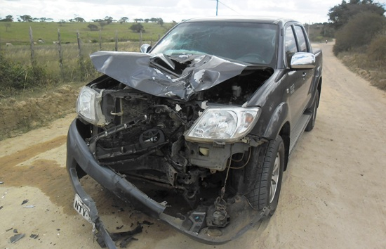 Homem tem os dois braços e uma perna fraturados em acidente na zona rural de Serrinha