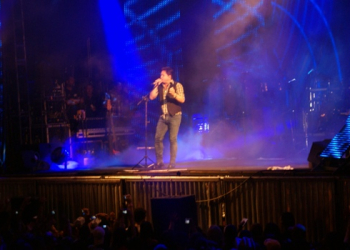 Show de Leonardo leva multidão a Biritinga e deputados Ronaldo Carletto e Tom prestigiam a festa