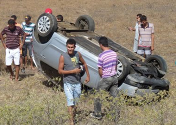 Motorista morre e duas crianças ficam feridas em capotamento de Cross Fox