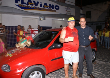 Flaviano Móveis realiza sorteio do Show de Prêmios e ganhador do carro é de Valente. Confira a lista de ganhadores