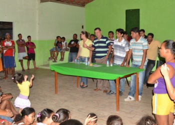 Prefeito de Valente se reúne com beneficiados do Minha Casa Minha Vida em Valilândia