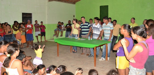 Prefeito de Valente se reúne com beneficiados do Minha Casa Minha Vida em Valilândia