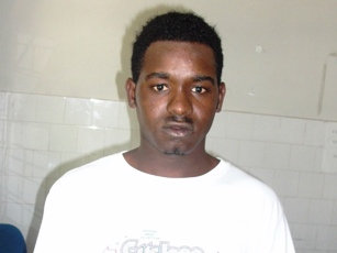 Homem  mata primo com uma facada no peito enquanto dormia