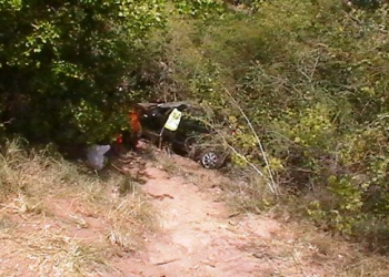 Motorista se perde na pista e desce ribanceira com Renault