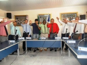 Câmara empossa novo prefeito e vice