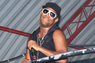 Psirico balança a multidão na Lavagem do Bar Casa Velha. VEJA AS FOTOS