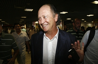 Falcão desembarca em Salvador e deve dirigir o Bahia