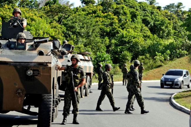 Exército não evita saques em casas da periferia de Feira de Santana