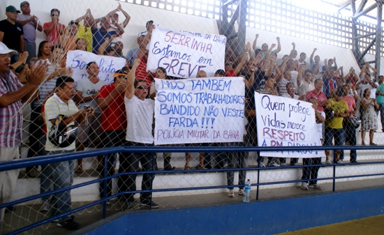16º Batalhão de Serrinha adere a greve da PM