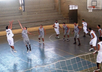 Três grandes duelos marcaram a abertura da IV Copa ADEC de Basquete em Coité